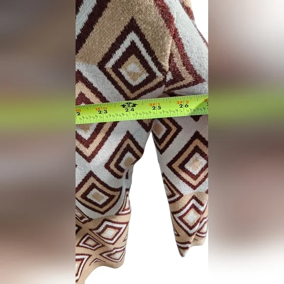 Warner Brothers - Abbott Elementary Sitcom Geometric Patterned Cardigan …​ - Picture 6 of 8